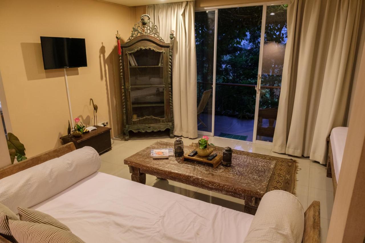 Ruth'S Bed & Breakfast Lembang Luaran gambar